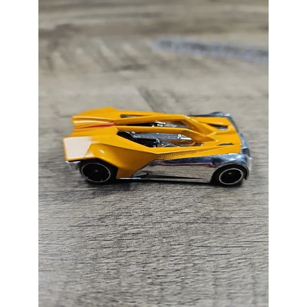 Hot Wheels Split Vision Yellow  Diecast 1/64 Mattel Loose Toy Car